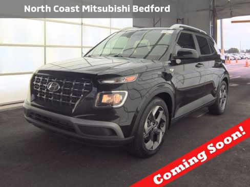 Used 2023 Hyundai Venue SEL FWD image 1