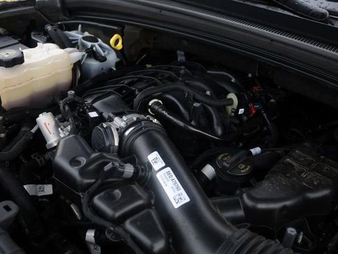 Used 2023 Jeep Grand Cherokee Laredo image 9