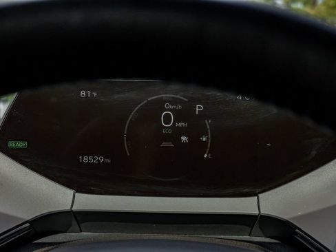 Used 2024 Toyota Prius Limited w/ Limited Premium Package FWD image 21
