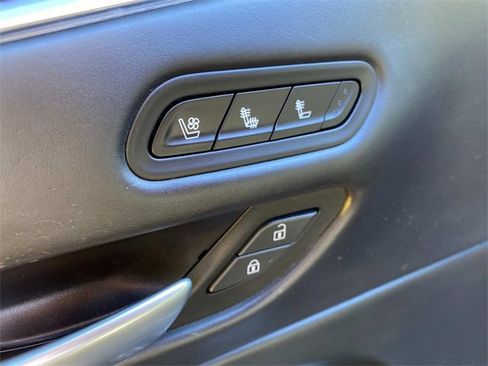 Used 2021 Cadillac Escalade Premium Luxury Platinum image 16