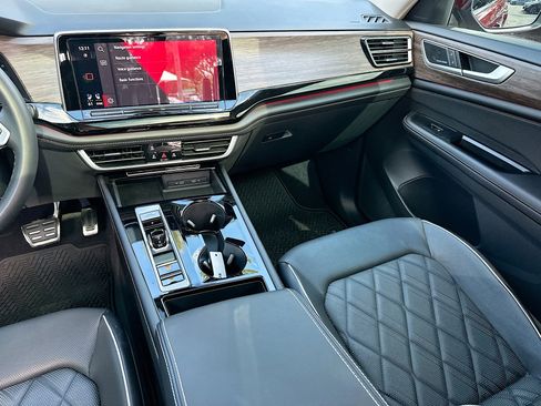 Used 2024 Volkswagen Atlas SEL Premium R-Line image 24