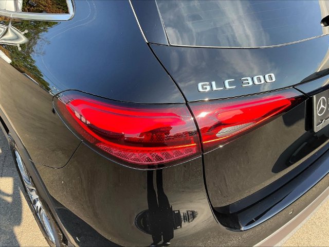 Used 2026 Mercedes-Benz GLC 300 4MATIC image 25