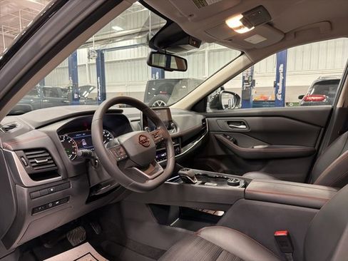 Used 2025 Nissan Rogue SV w/ Rock Creek Premium Package image 15