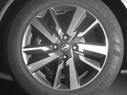 Used 2025 Nissan Versa SV image 12