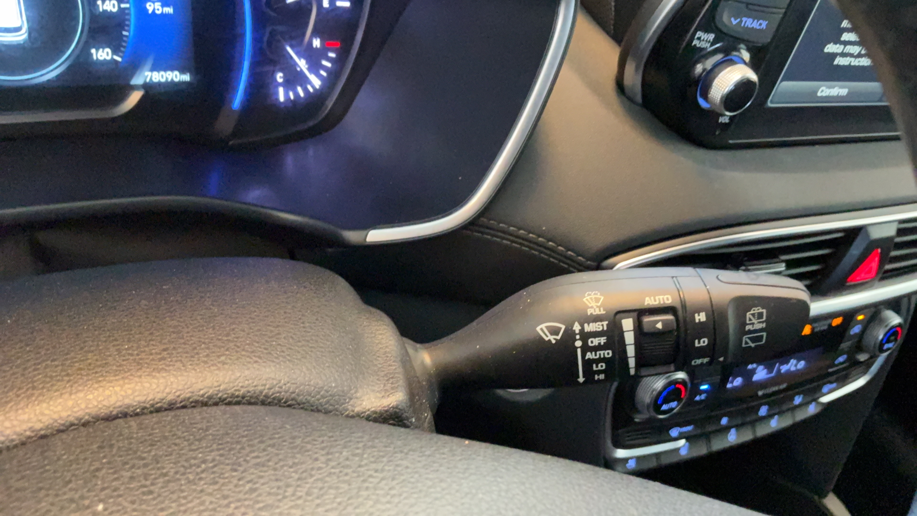 Used 2020 Hyundai Santa Fe Limited AWD/4WD image 13