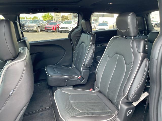 Used 2026 Chrysler Pacifica Limited FWD image 13