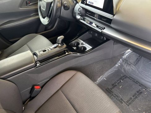 Used 2025 Toyota Prius LE image 17