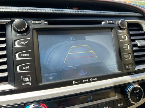Used 2017 Toyota Highlander Limited Platinum AWD/4WD image 23