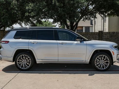 Used 2023 Jeep Grand Cherokee L Summit AWD/4WD image 15
