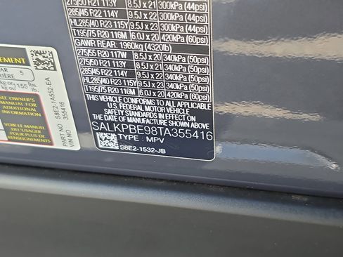 New 2026 Land Rover Range Rover Long Wheelbase SE image 35