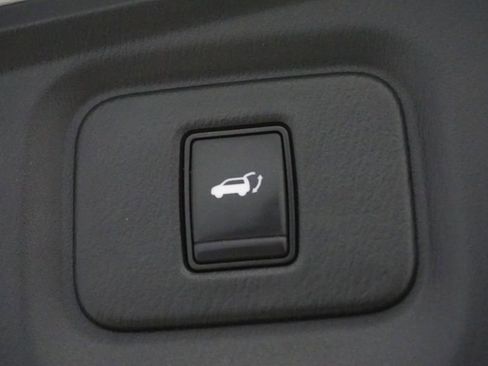 Used 2019 Nissan Pathfinder SL image 17