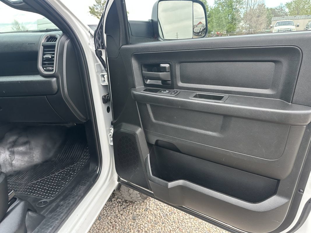Used 2022 RAM 3500 Tradesman w/ Chrome Appearance Group AWD/4WD image 13