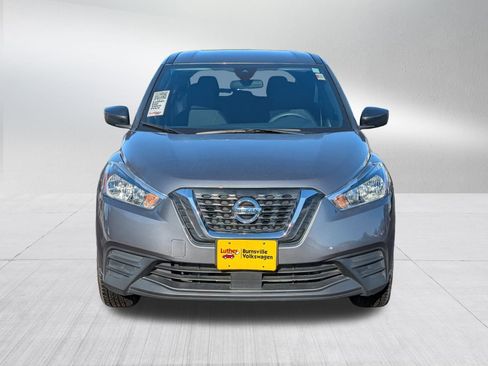 Used 2020 Nissan Kicks S image 2