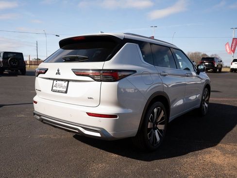 New 2026 Mitsubishi Outlander SEL image 6