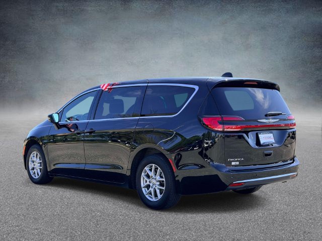 Used 2025 Chrysler Pacifica Select FWD image 4