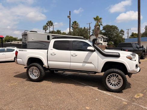 Used 2019 Toyota Tacoma SR5 RWD image 8