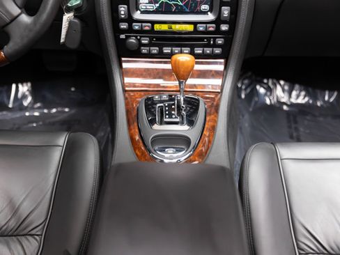 Used 2005 Jaguar XJ8 RWD image 90