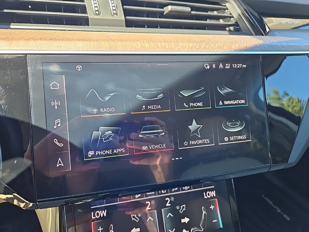 Used 2024 Audi Q8 e-tron Premium Plus w/ Premium Plus Package AWD/4WD image 32
