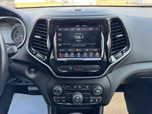 Used 2019 Jeep Cherokee Limited AWD/4WD image 19