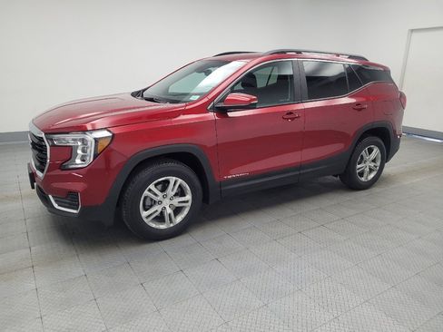 Used 2023 GMC Terrain SLE w/ Driver Convenience Package image 2