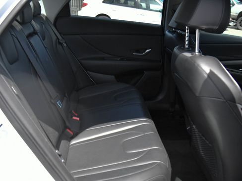 Used 2025 Hyundai Elantra Limited image 45