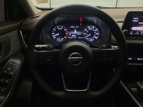 Used 2021 Nissan Rogue SV FWD image 22