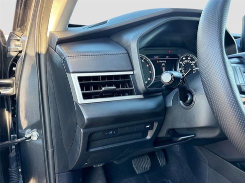 Used 2024 Mitsubishi Outlander SE image 11