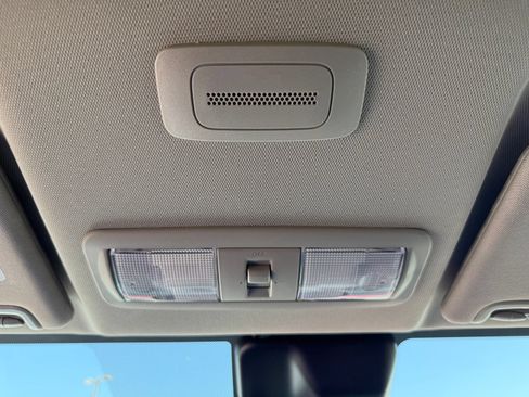 Used 2025 Nissan Frontier SV RWD image 18