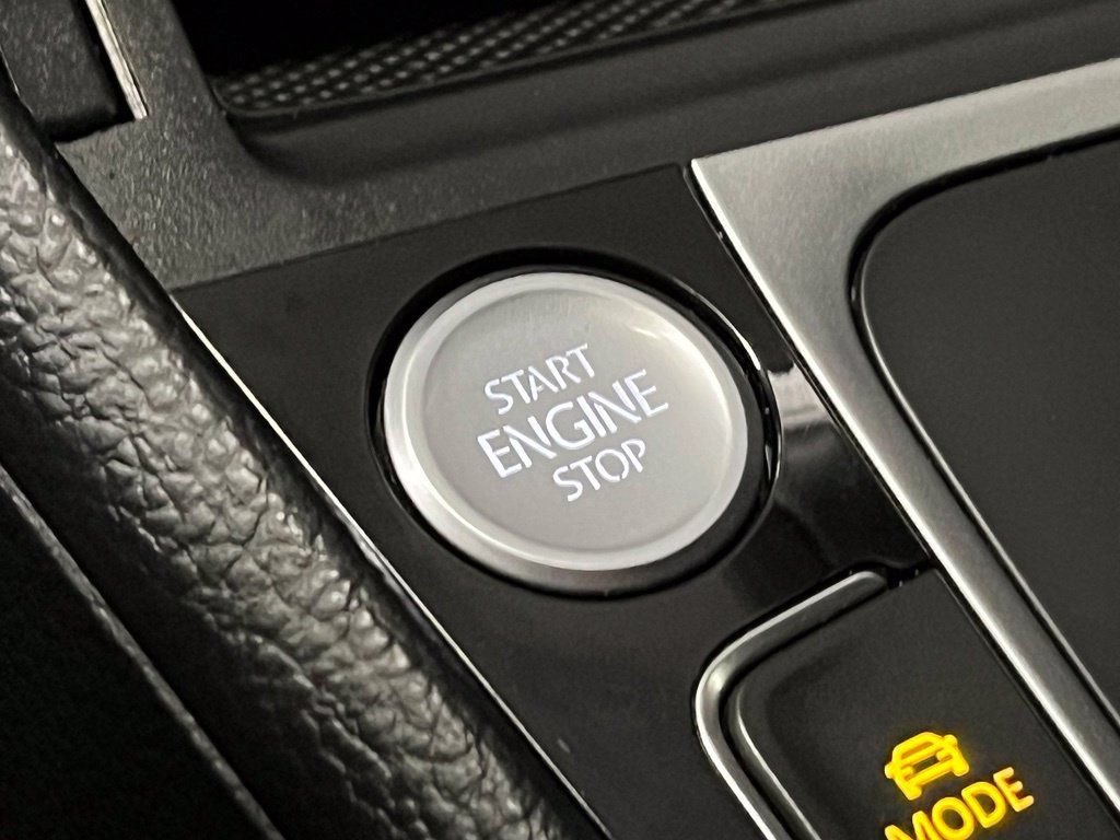 Used 2015 Volkswagen Golf R 4-Door AWD/4WD image 13