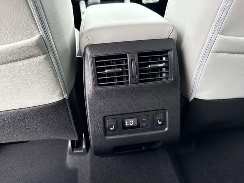 New 2026 Mitsubishi Outlander SEL image 17