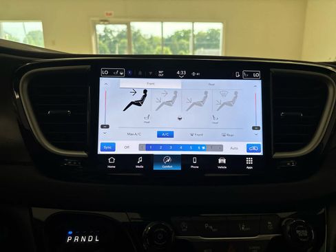 New 2026 Chrysler Voyager LX image 33