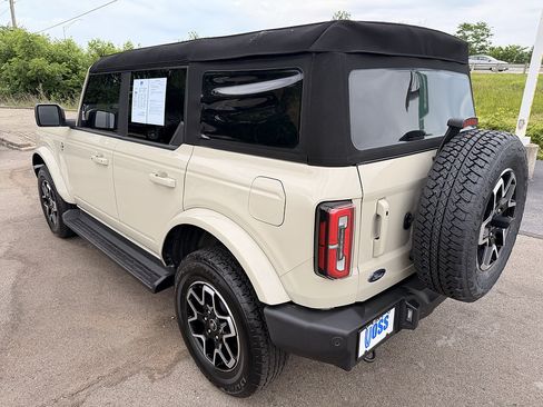 Used 2025 Ford Bronco Outer Banks AWD/4WD image 5