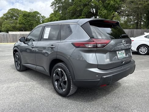 Used 2024 Nissan Rogue SV AWD/4WD image 3
