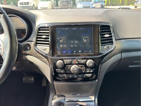 Used 2020 Jeep Grand Cherokee Altitude RWD image 11