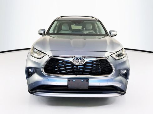 Used 2022 Toyota Highlander Platinum AWD/4WD image 2