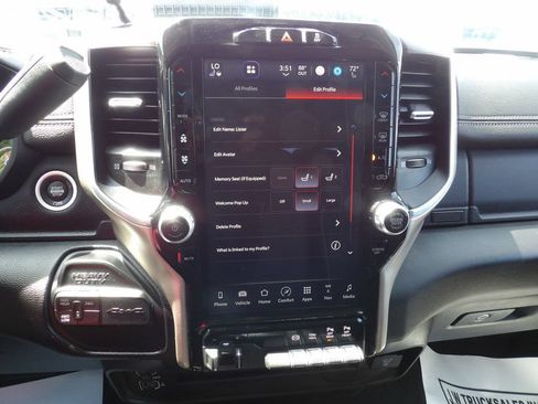 Used 2024 RAM 2500 Laramie AWD/4WD image 24