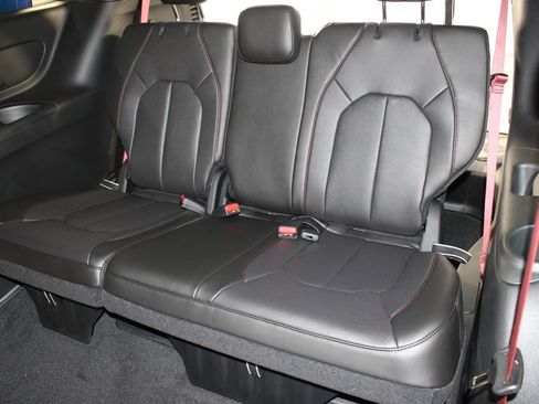 New 2027 Chrysler Pacifica Select FWD image 18