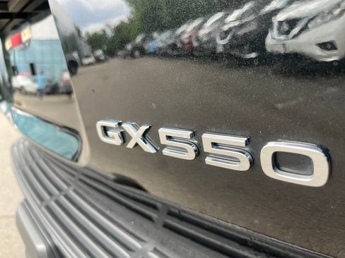 Used 2024 Lexus GX 550 w/ Accessory Package (2T) AWD/4WD image 40