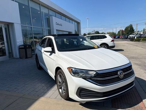 Certified 2024 Volkswagen Jetta SE w/ Panoramic Sunroof Package FWD image 8