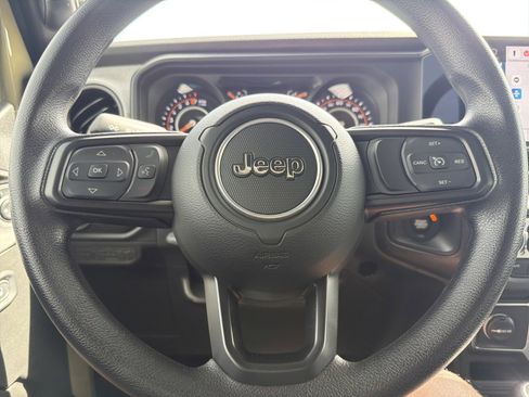 Used 2025 Jeep Gladiator Sport AWD/4WD image 24