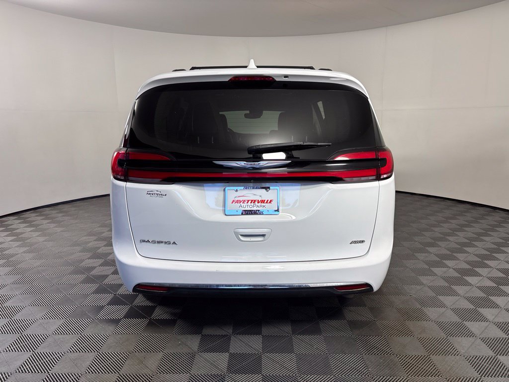 Used 2022 Chrysler Pacifica Touring-L AWD/4WD image 12
