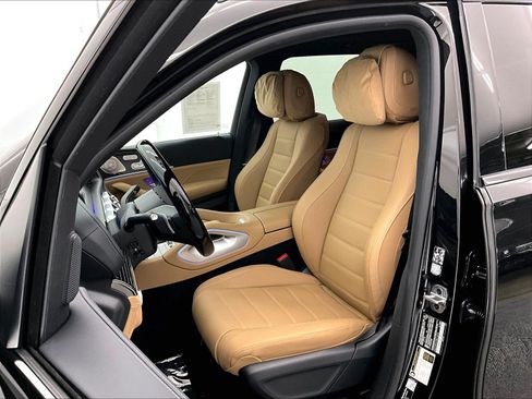 Used 2026 Mercedes-Benz GLS 580 4MATIC image 16