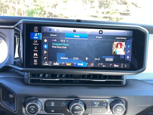 Used 2024 Jeep Wrangler Sport S image 19