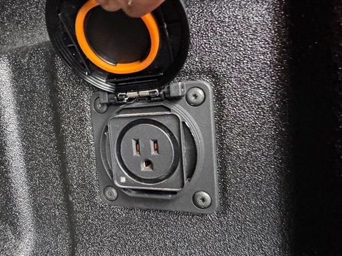 Used 2023 GMC Canyon AT4 w/ AT4 Premium Package image 11