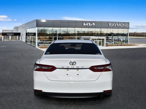 Used 2018 Toyota Camry FWD image 4
