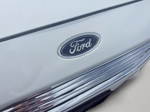 Used 2016 Ford Fusion SE w/ Equipment Group 202A FWD image 10