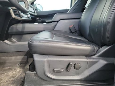 Used 2024 Ford Expedition Max XLT image 12