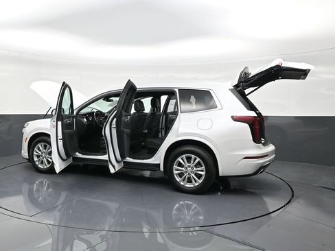 Used 2021 Cadillac XT6 Luxury image 32