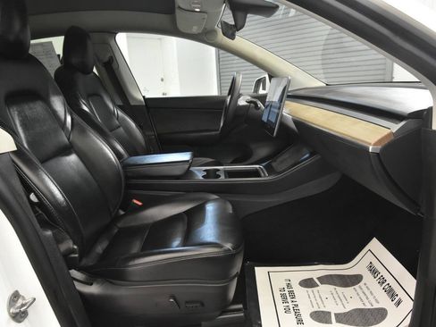Used 2022 Tesla Model Y Long Range AWD/4WD image 18