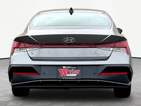 Used 2024 Hyundai Elantra Limited FWD image 5